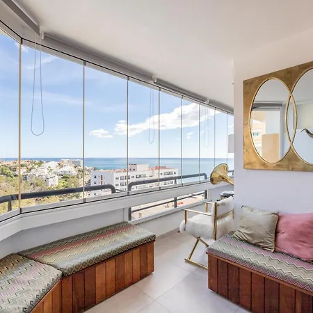 Stylish 4bd With Pool Access & Nearby شقة