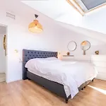 Stylish 4bd With Pool Access & Nearby *