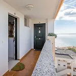 Daire Stylish 4bd With Pool Access & Nearby *