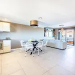 Stylish 4bd With Pool Access & Nearby *