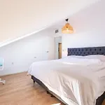 Stylish 4bd With Pool Access & Nearby *