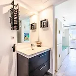 Stylish 4bd With Pool Access & Nearby Daire *