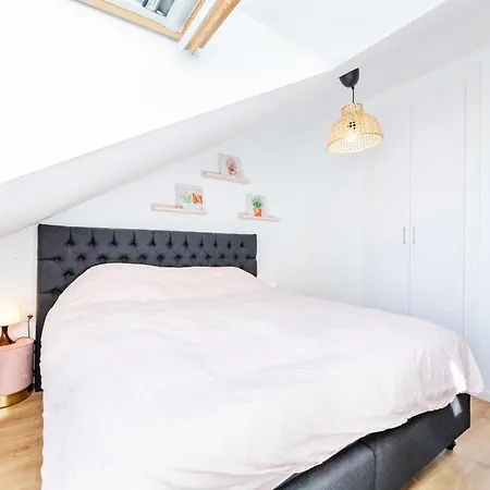 Stylish 4bd With Pool Access & Nearby Daire *