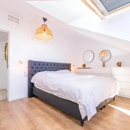 Stylish 4bd With Pool Access & Nearby *