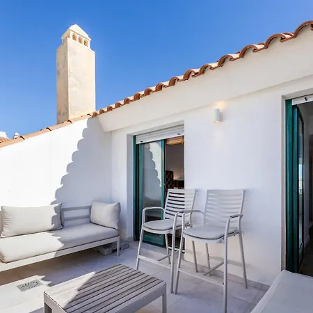 Stylish 4bd With Pool Access & Nearby Daire Benalmádena