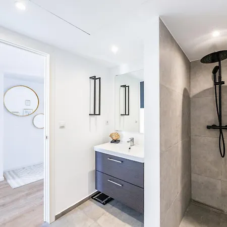 Stylish 4bd With Pool Access & Nearby Lejlighed *