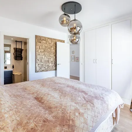 Stylish 4bd With Pool Access & Nearby