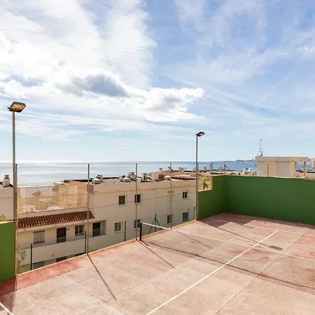 Stylish 4bd With Pool Access & Nearby Apartment *