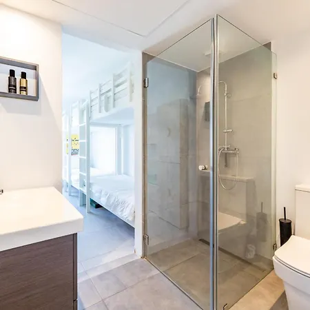 Stylish 4bd With Pool Access & Nearby Benalmádena