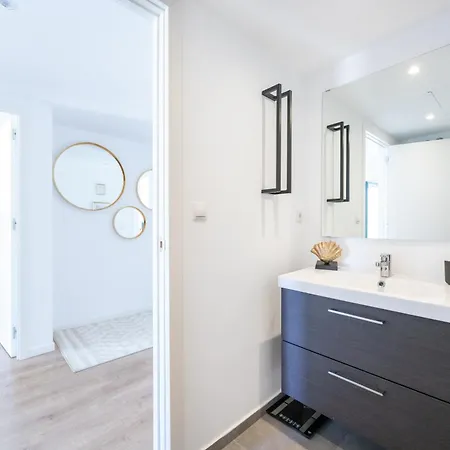 Stylish 4bd With Pool Access & Nearby